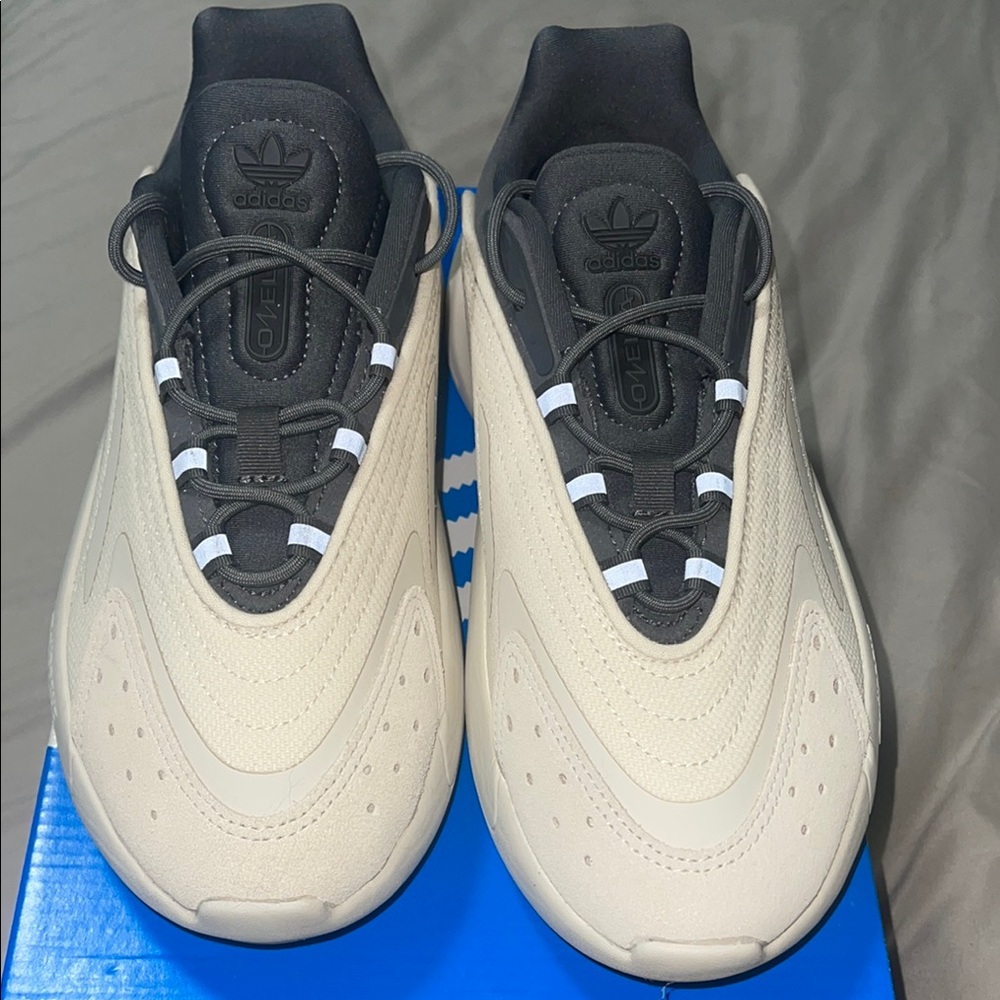 NEW Adidas Ozelia J Sneakers